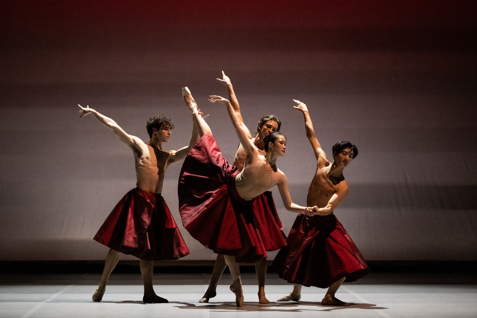 Paris Opera Junior Ballet in Annabelle Lopez Ochoa's <i>Requiem for a Rose</i> © Julien Benhamou