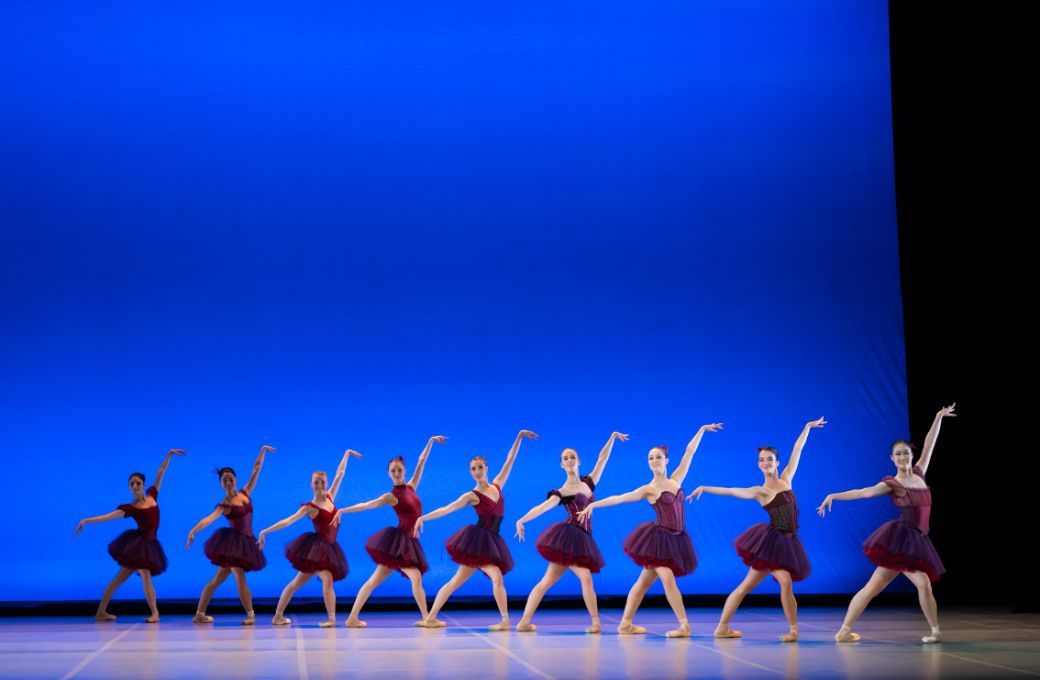 Paris Opera Junior Ballet in José Martinez's <i>Mi Favourita</i> © Julien Benhamou