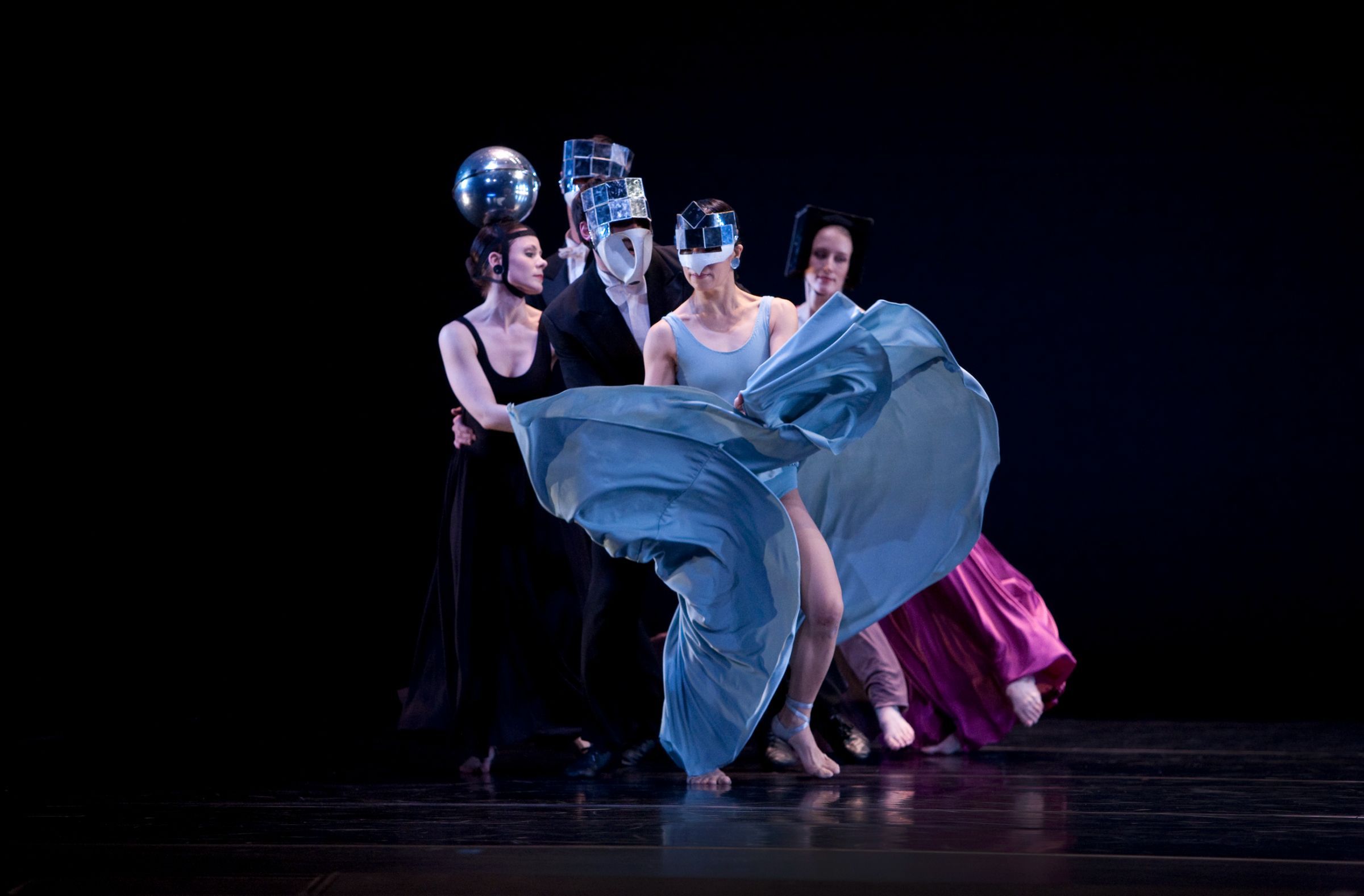 Paul Taylor Dance Company in his <i>Cloven Kingdom</i> © Paul B. Goode