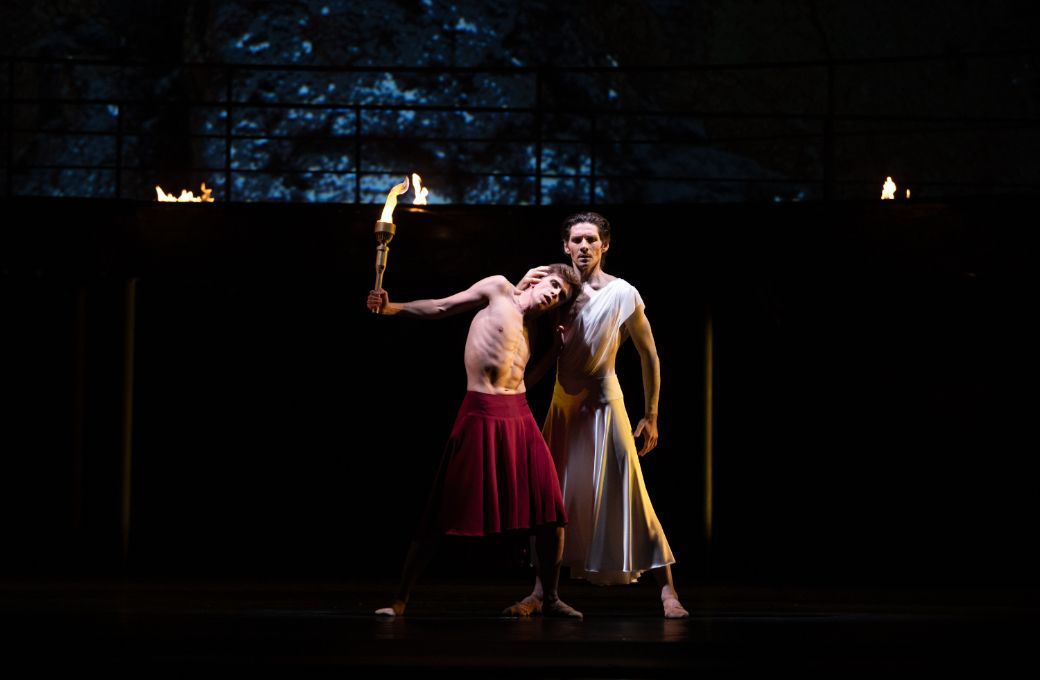 Patryk Walczak (Prometheus) and Vladimir Yaroshenko (Zeus) in Krzysztof Pastor's <i>Prometheus</i> © Ewa Krasucka