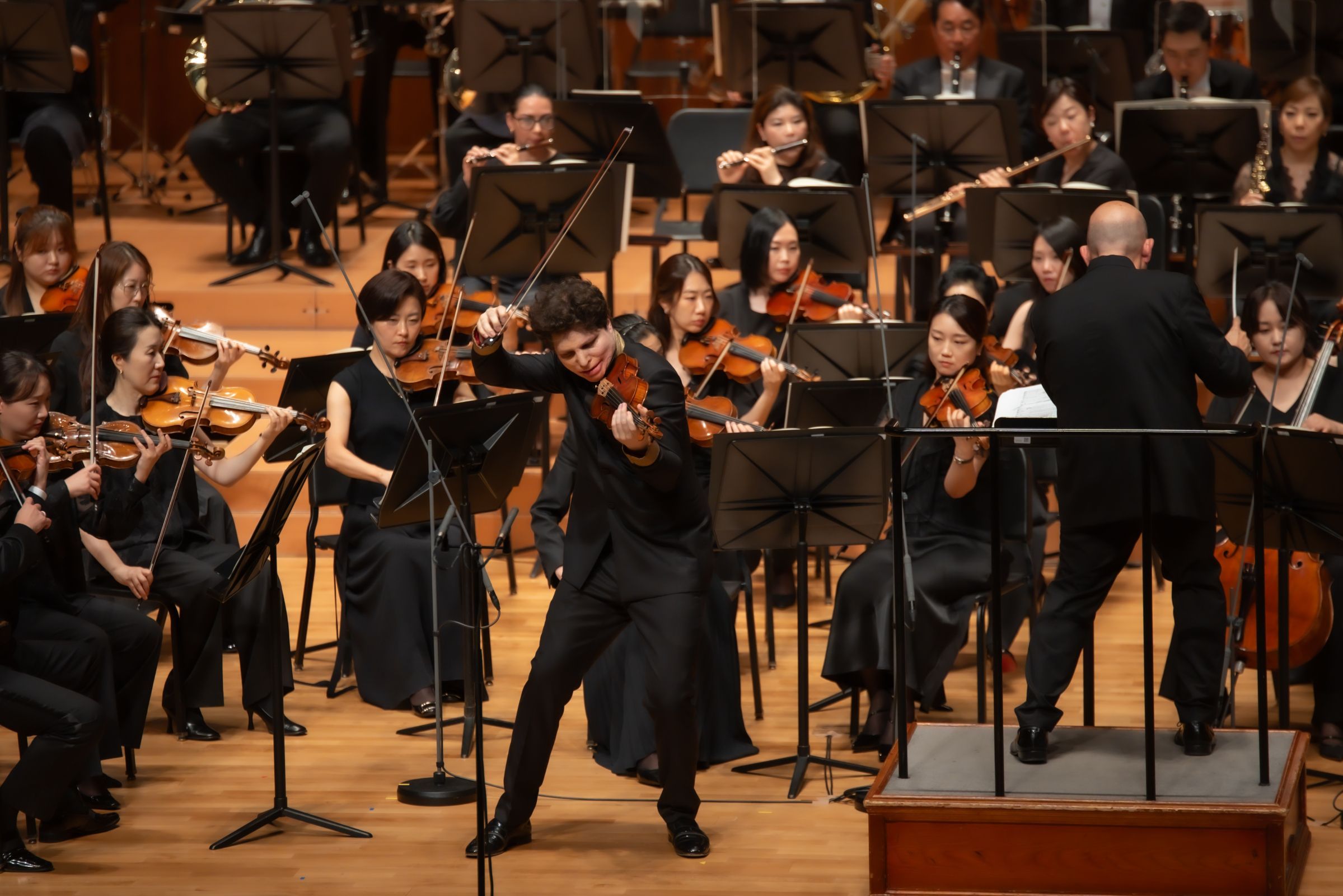 Augustin Hadelich, Jaap van Zweden and the Seoul Philharmonic &copy; Seoul Philharmonic Orchestra