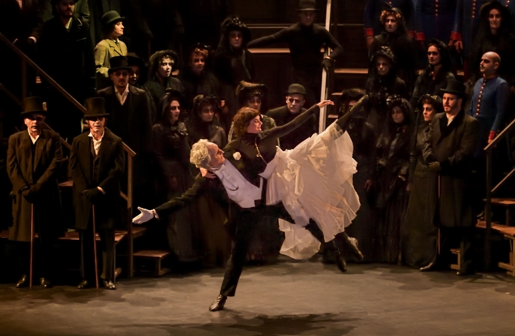 Julie Dariosecq, Elsa Tagawa (danseuses), ch&oelig;ur de l&rsquo;Op&eacute;ra de Lille &copy; Stefan Brion