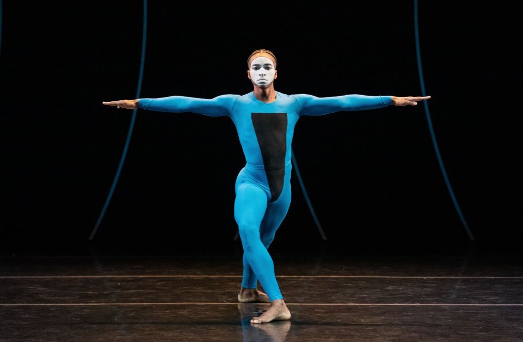 Devon Louis in Paul Taylor's <i>Tablet</i> © Steven Pisano