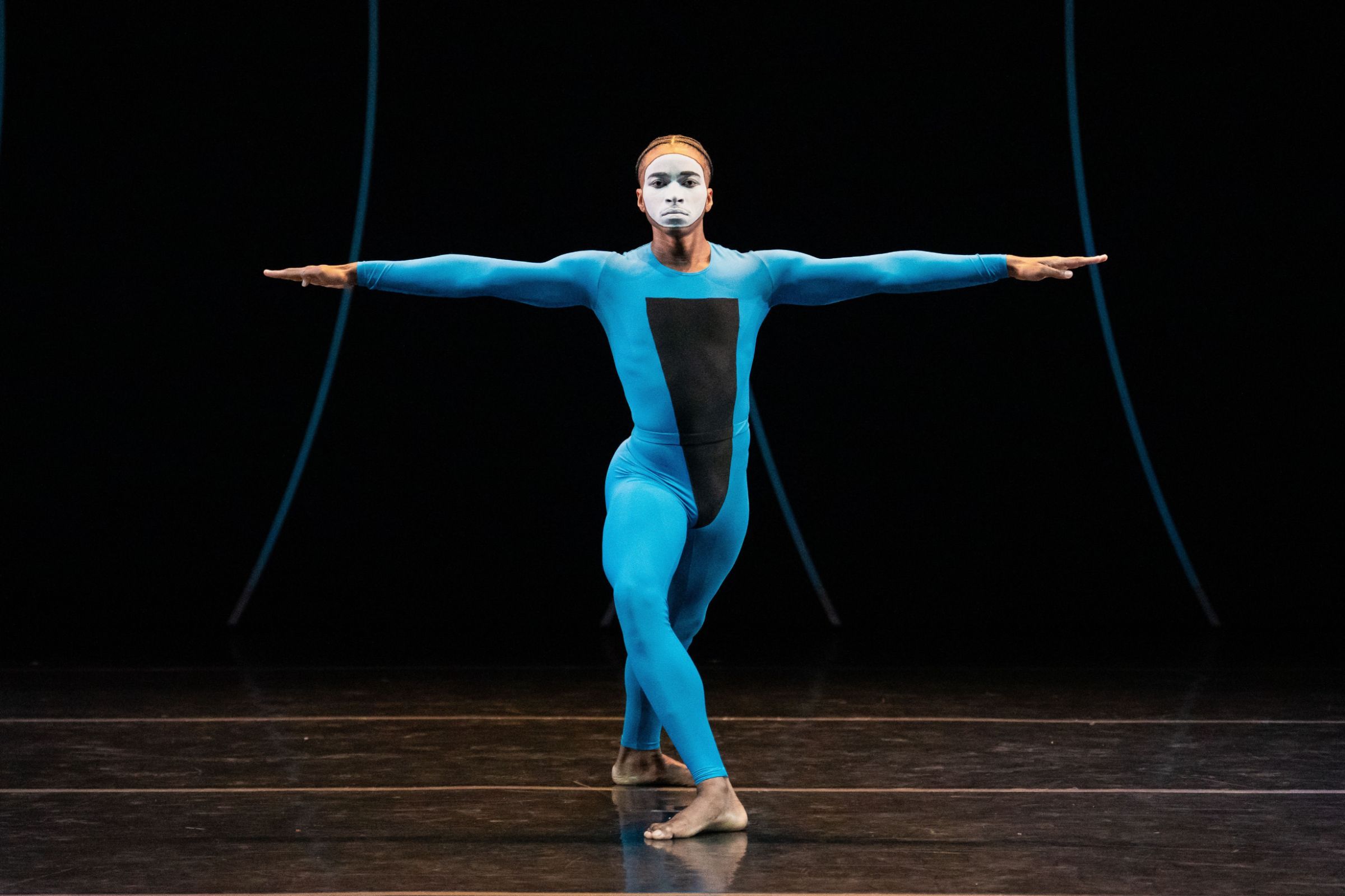 Devon Louis in Paul Taylor's <i>Tablet</i> © Steven Pisano