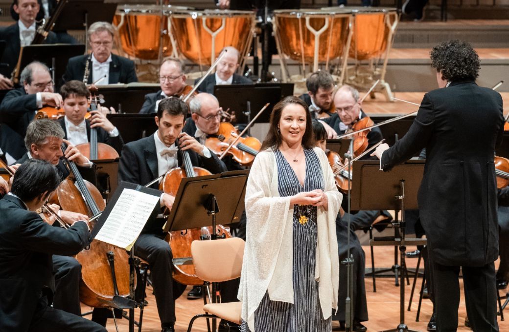 Gustavo Dudamel und Christina Landshamer mit den Berliner Philharmonikern © Stephan Rabold