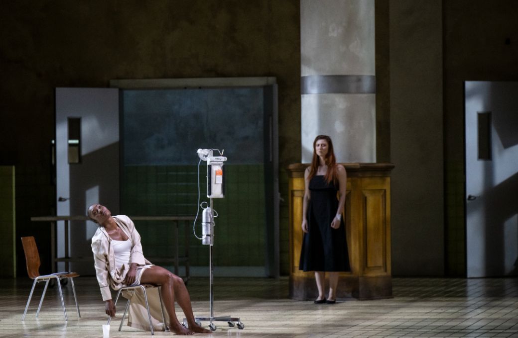 <i>La Traviata</i> au Grand Th&eacute;&acirc;tre de Gen&egrave;ve &copy; Carole Parodi