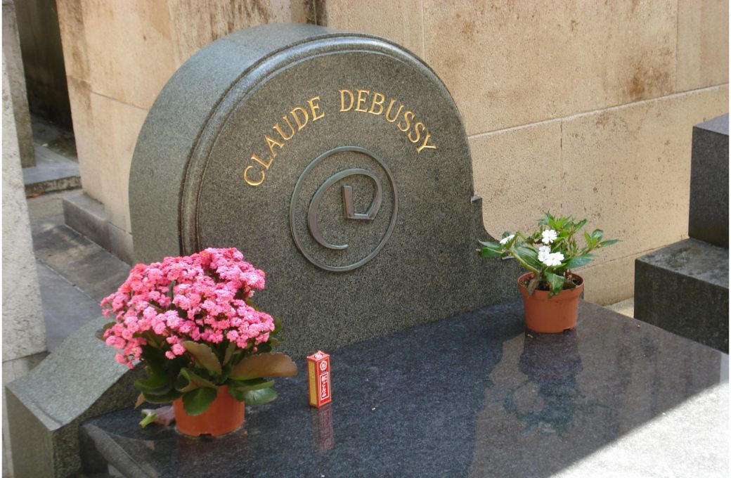 The gravestone of Claude Debussy in Cimeti&egrave;re de Passy, Paris &copy; Maixentais | Wikimedia Commons CC BY-SA 4.0