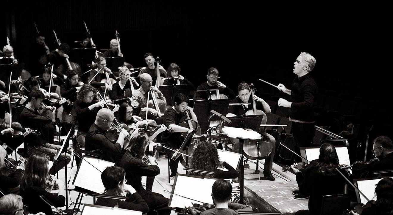 London Philharmonic Orchestra and Edward Gardner © Jason Bell