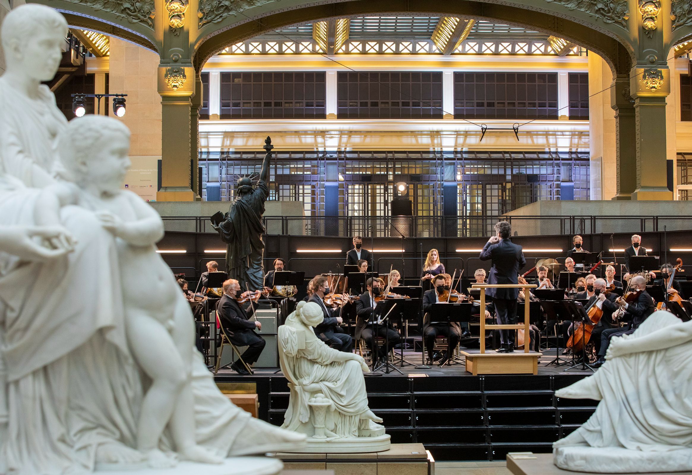 A concert in the atrium of the Musée d'Orsay © Sophie Crépy