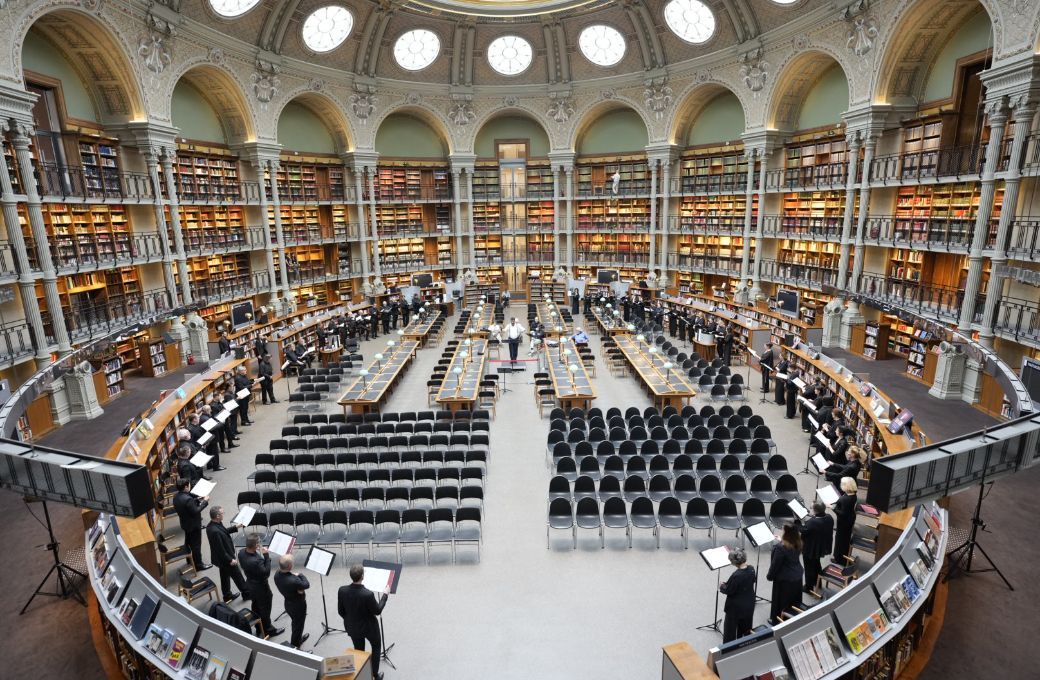 The Chœur de Radio France in rehearsal before a concert in the Oval Hall at the BnF © Christophe Abramowitz / Radio France