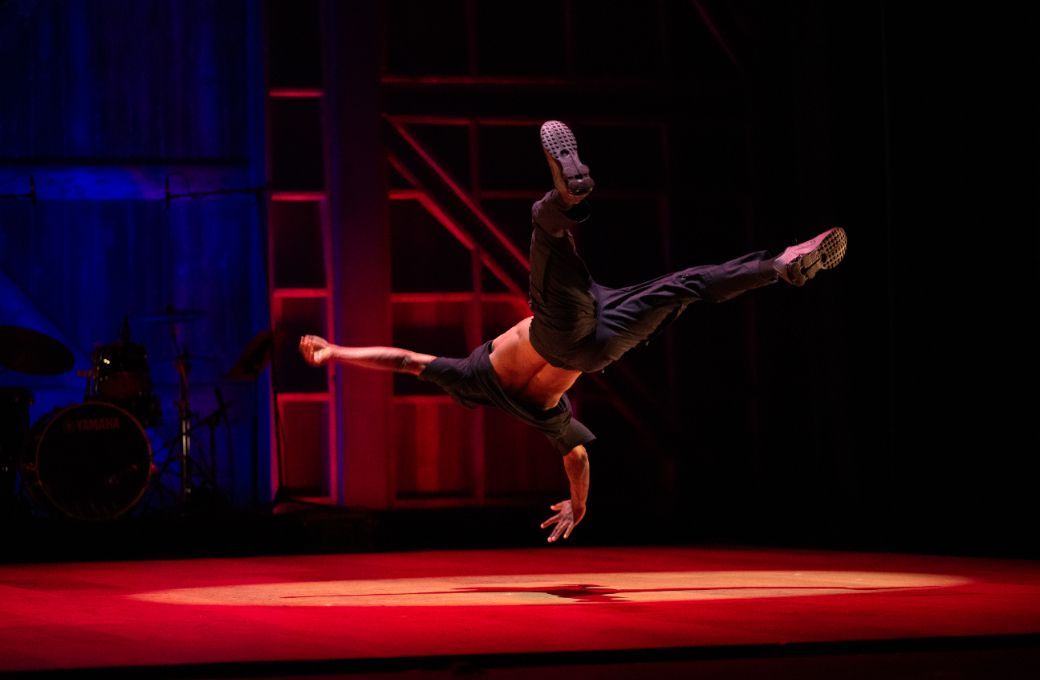 Zakhele &ldquo;Bboy Swazi&rdquo; Grabowski in <i>The Center Will Not Hold</i> &copy; Christopher Duggan
