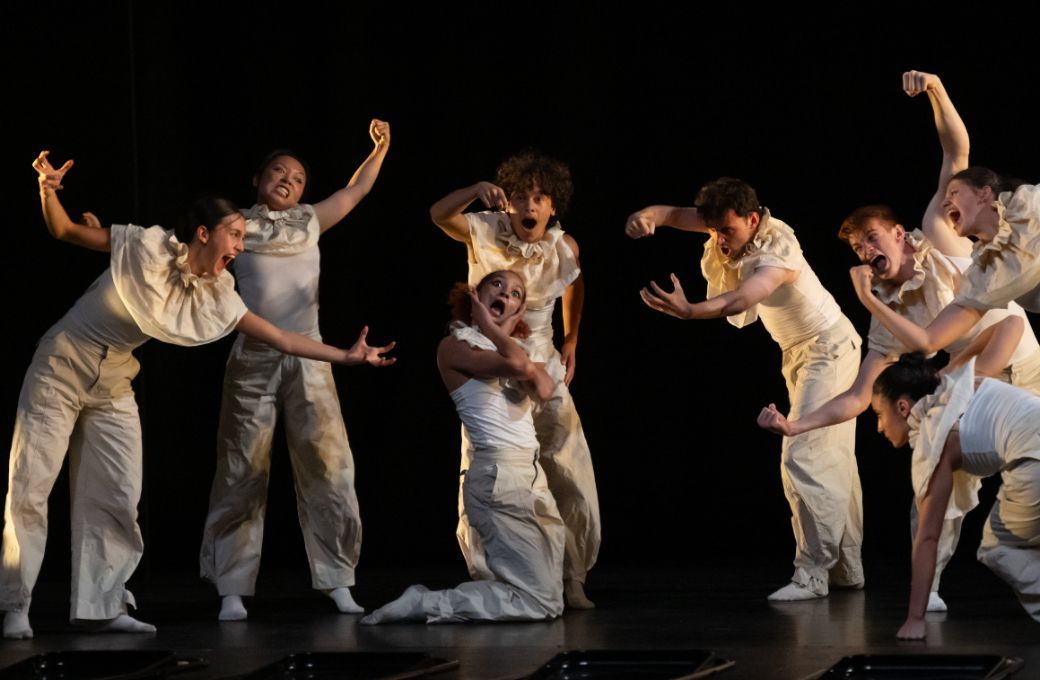 Rambert School in Julian Nichols' <i>The Inn Between</i> © Photography by ASH