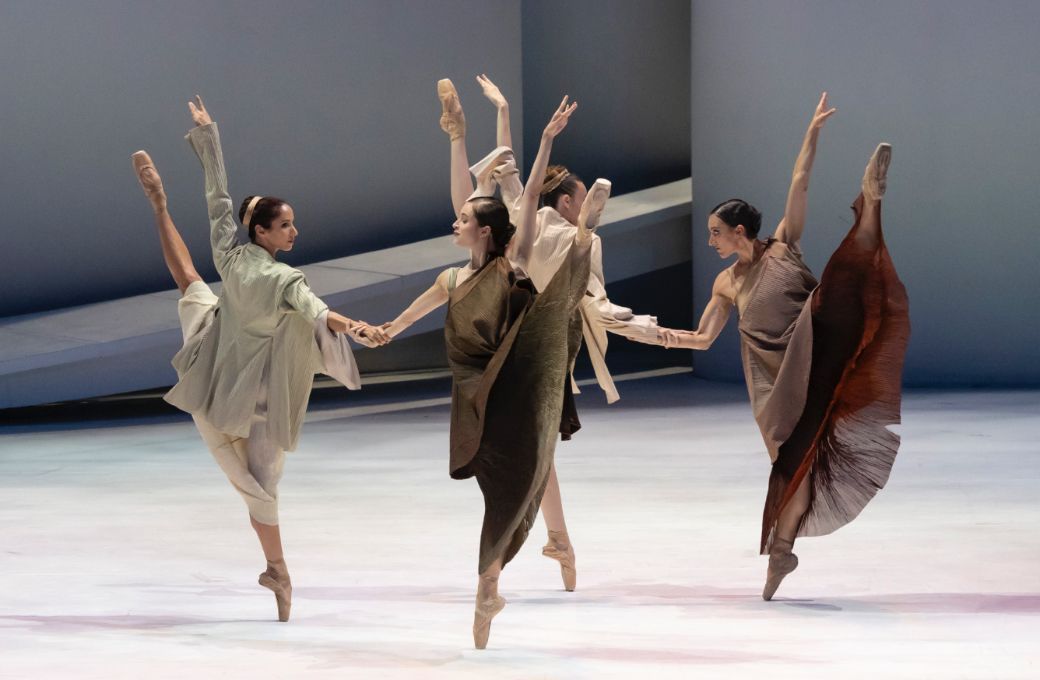 Bailarinas de Les Ballets de Monte-Carlo en <i>Romeo y Julieta</i> &copy; Miguel Lorenzo | Les Arts
