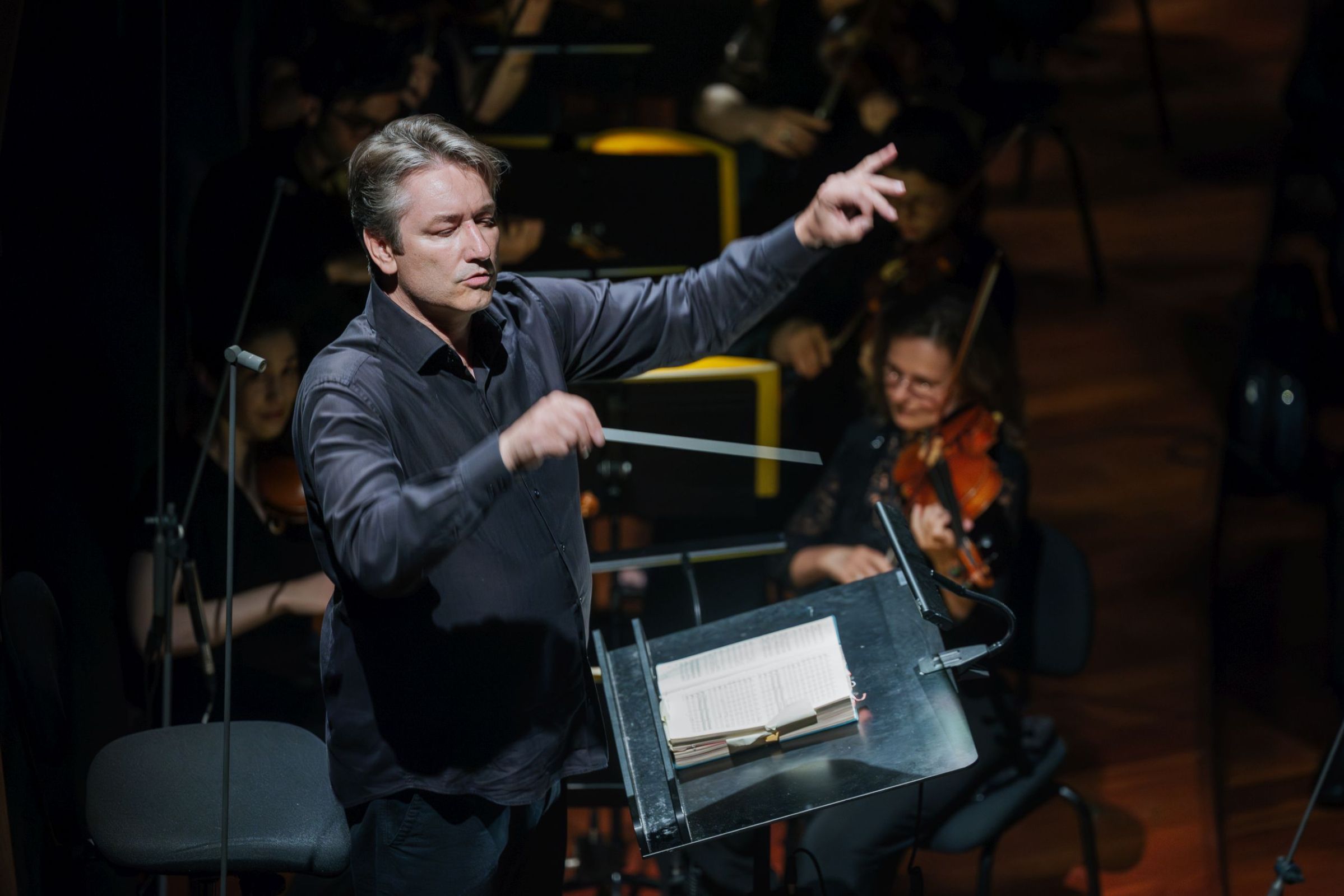 Michael Güttler conducts the Hungarian Radio Symphony Orchestra © Attila Nagy | Müpa Budapest