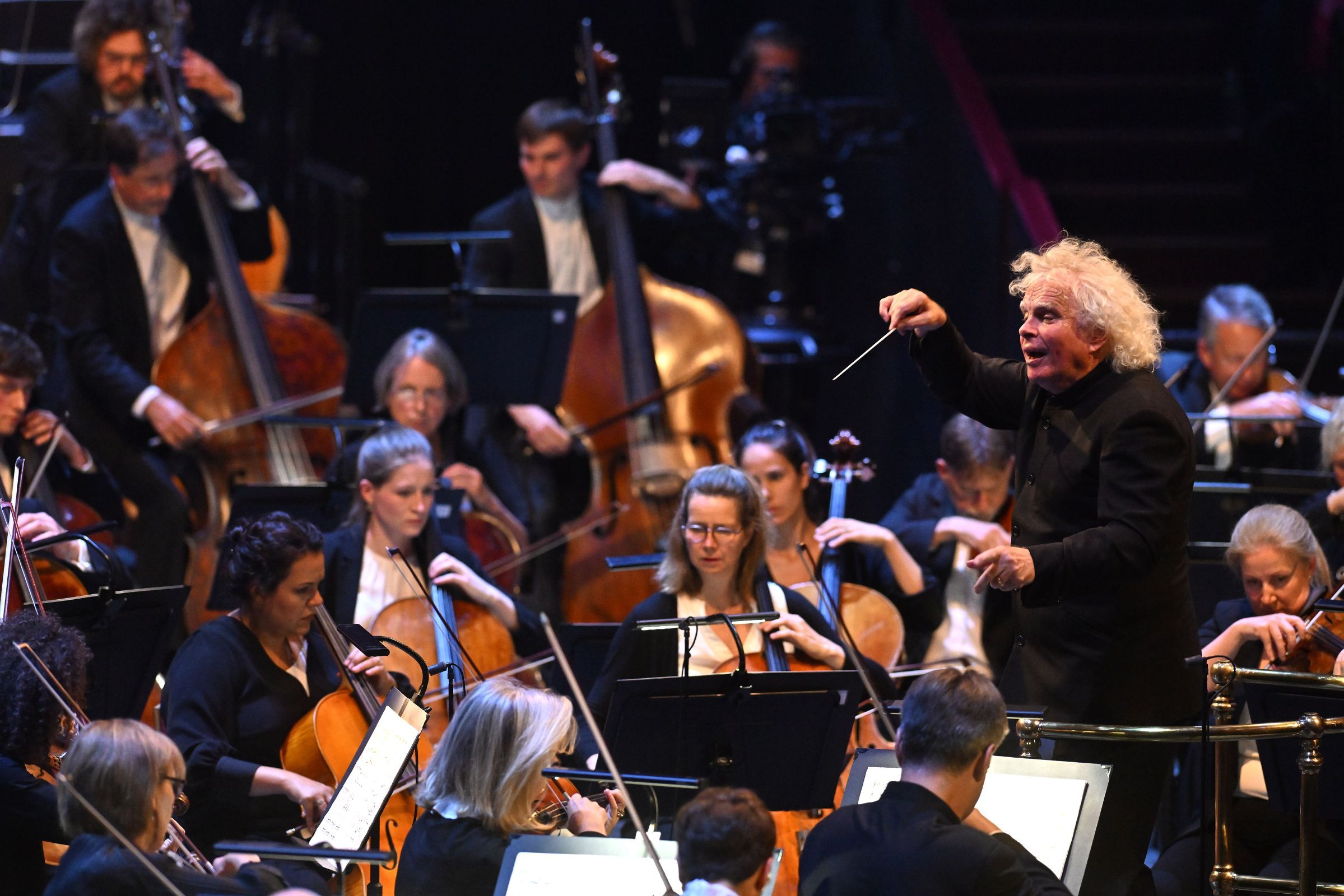 Sir Simon Rattle conducts the LSO at the Proms &copy; BBC | Mark Allan