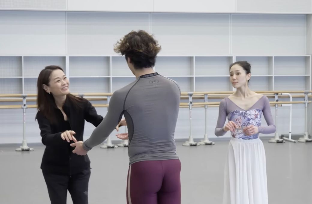 Miyako Yoshida rehearses Yudai Fukuoka and Ayako Ono in <i>Giselle</i> &copy; National Ballet of Japan