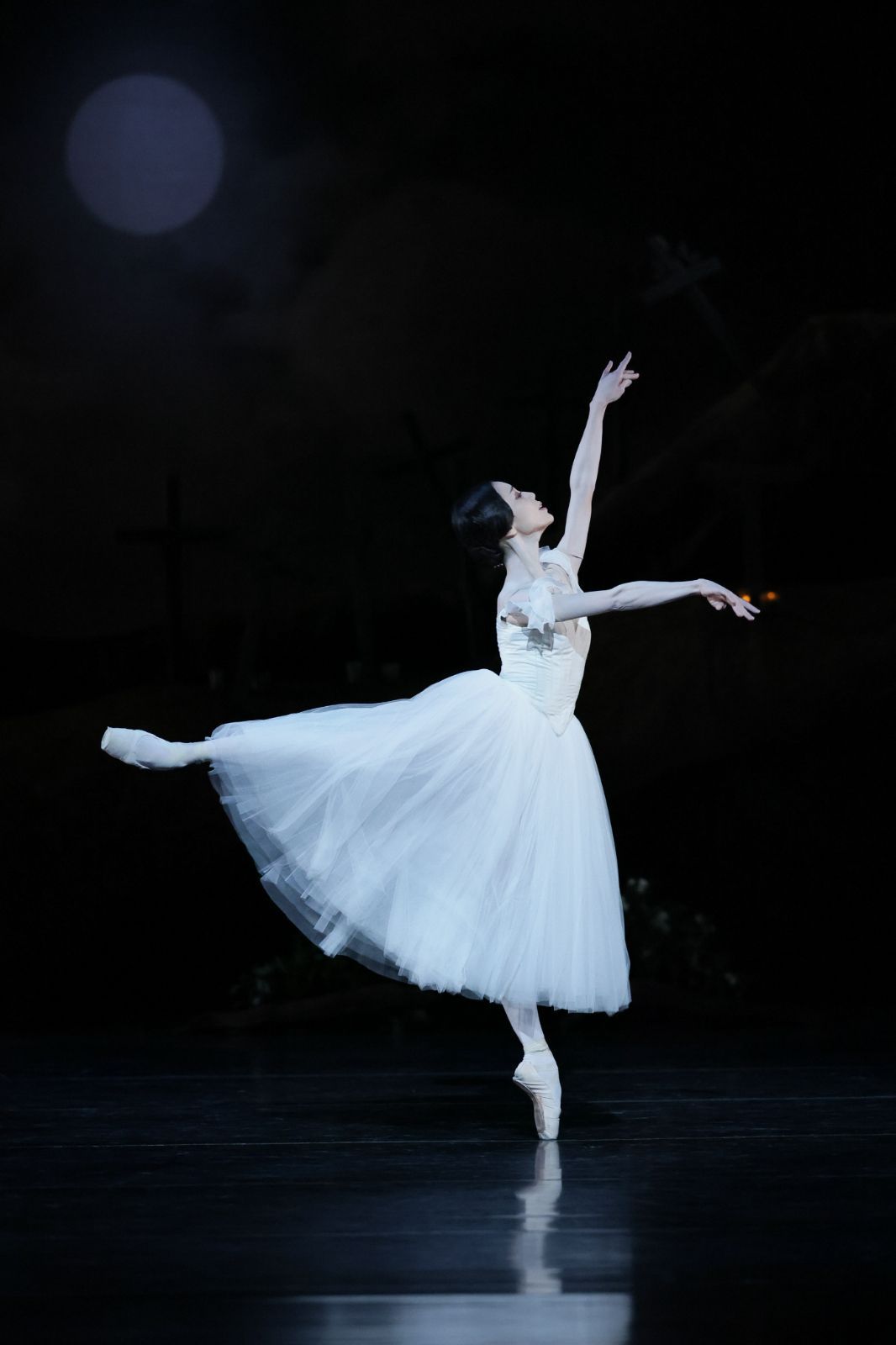 Ayako Ono as Giselle in Miyako Yoshida's <i>Giselle</i> &copy; Kiyonori Hasegawa