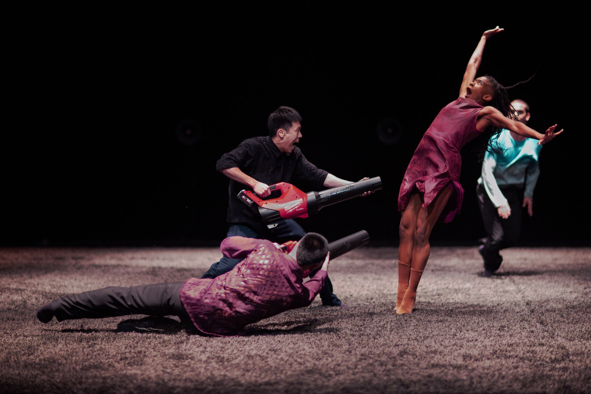 Rambert in Johan Inger's <i>B.R.I.S.A</i> &copy; Yiling Zhao