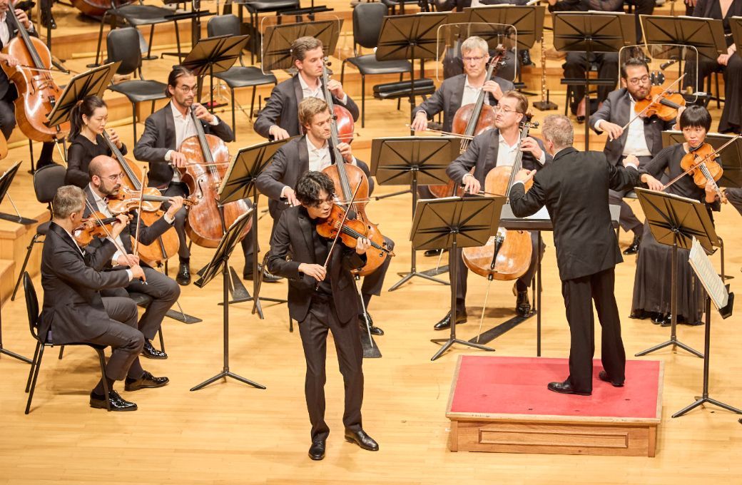 Inmo Yang and the Orchestre de la Suisse Romande &copy; Lotte Concert Hall