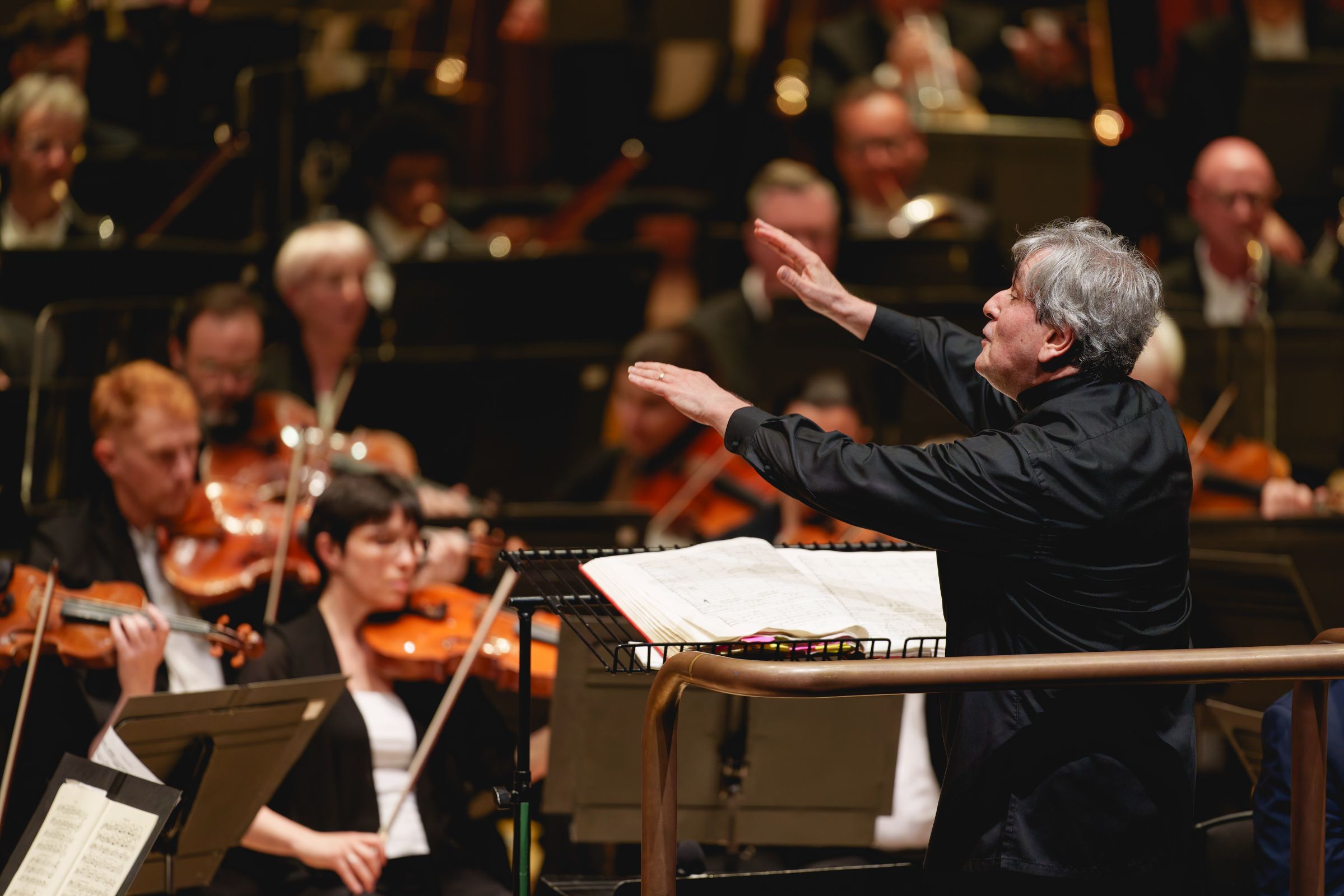 Sir Antonio Pappano conducts the London Symphony Orchestra &copy; LSO | Andy Paradise
