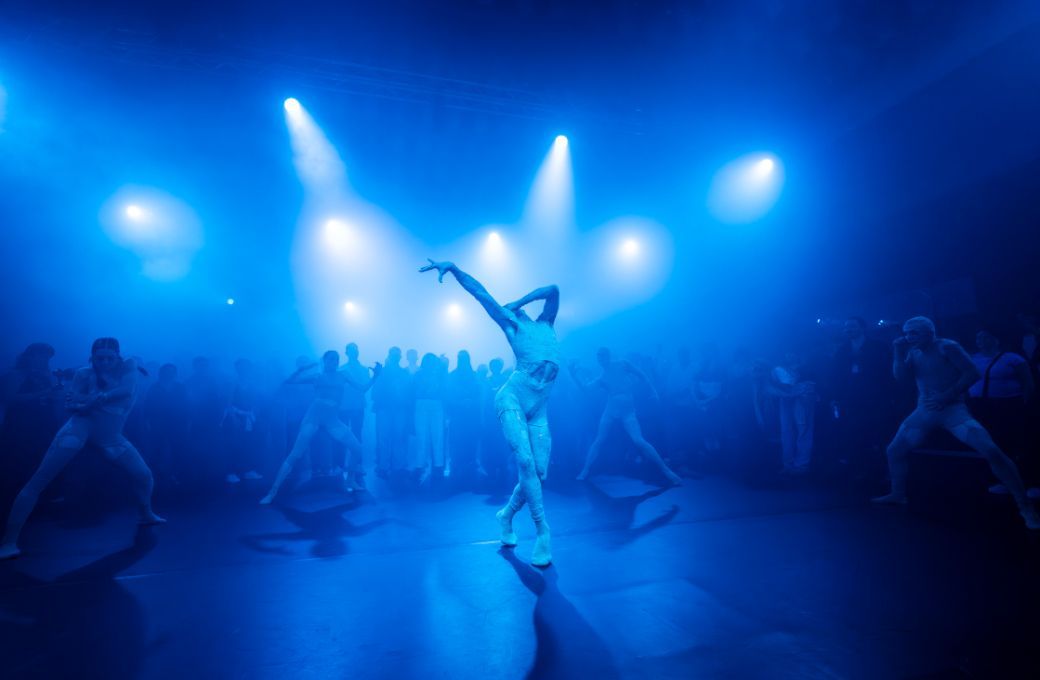 Dancers in <i>R.o.s.e</i> by Sharon Eyal and Gai Behar &copy; Johan Persson