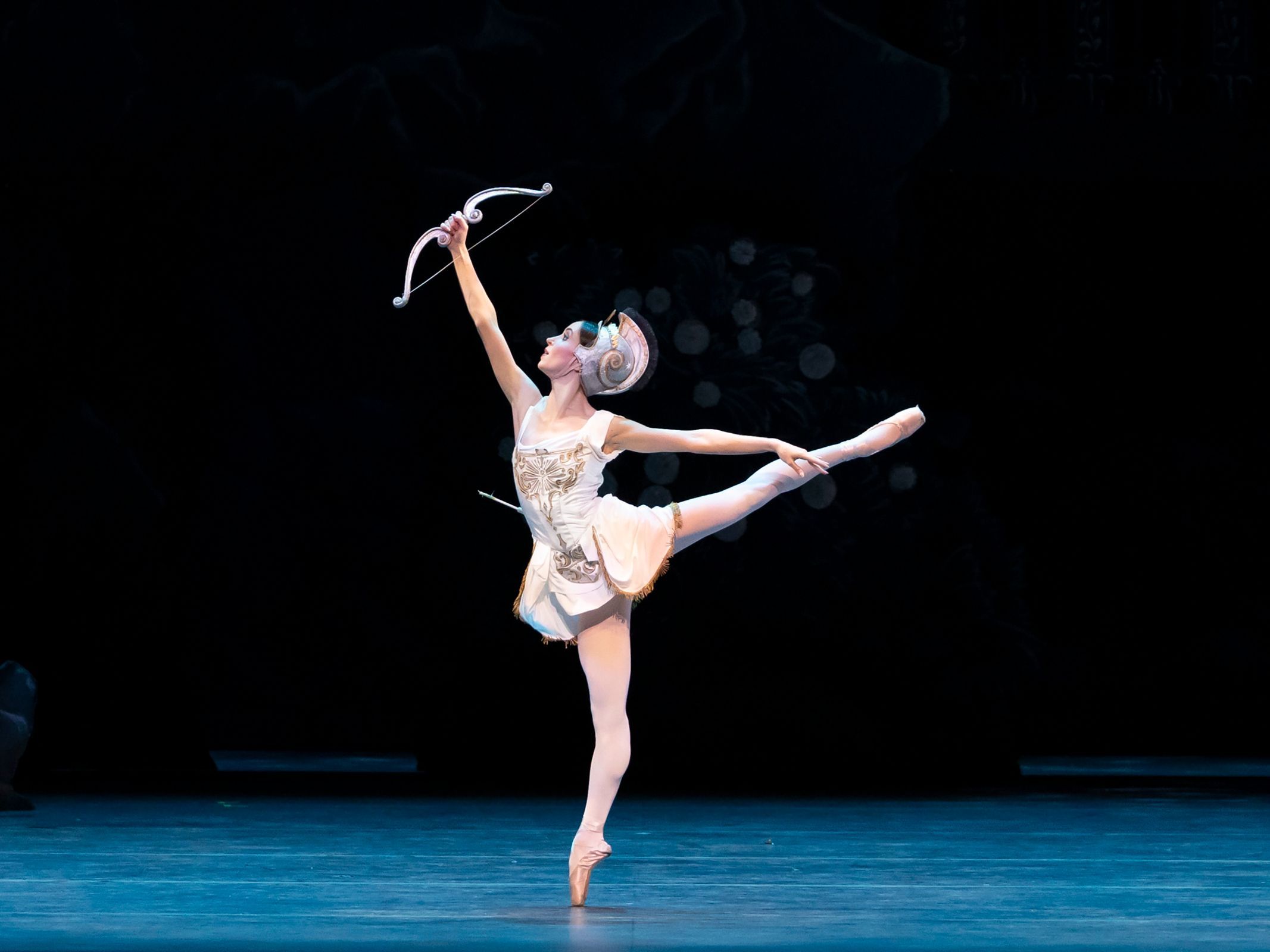 Skylar Brandt as Sylvia in Frederick Ashton's <i>Sylvia</i> &copy; HELI