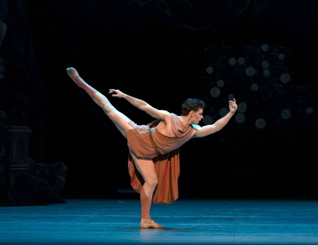 Jake Roxander as Aminta in Frederick Ashton's <i>Sylvia</i> &copy; HELI