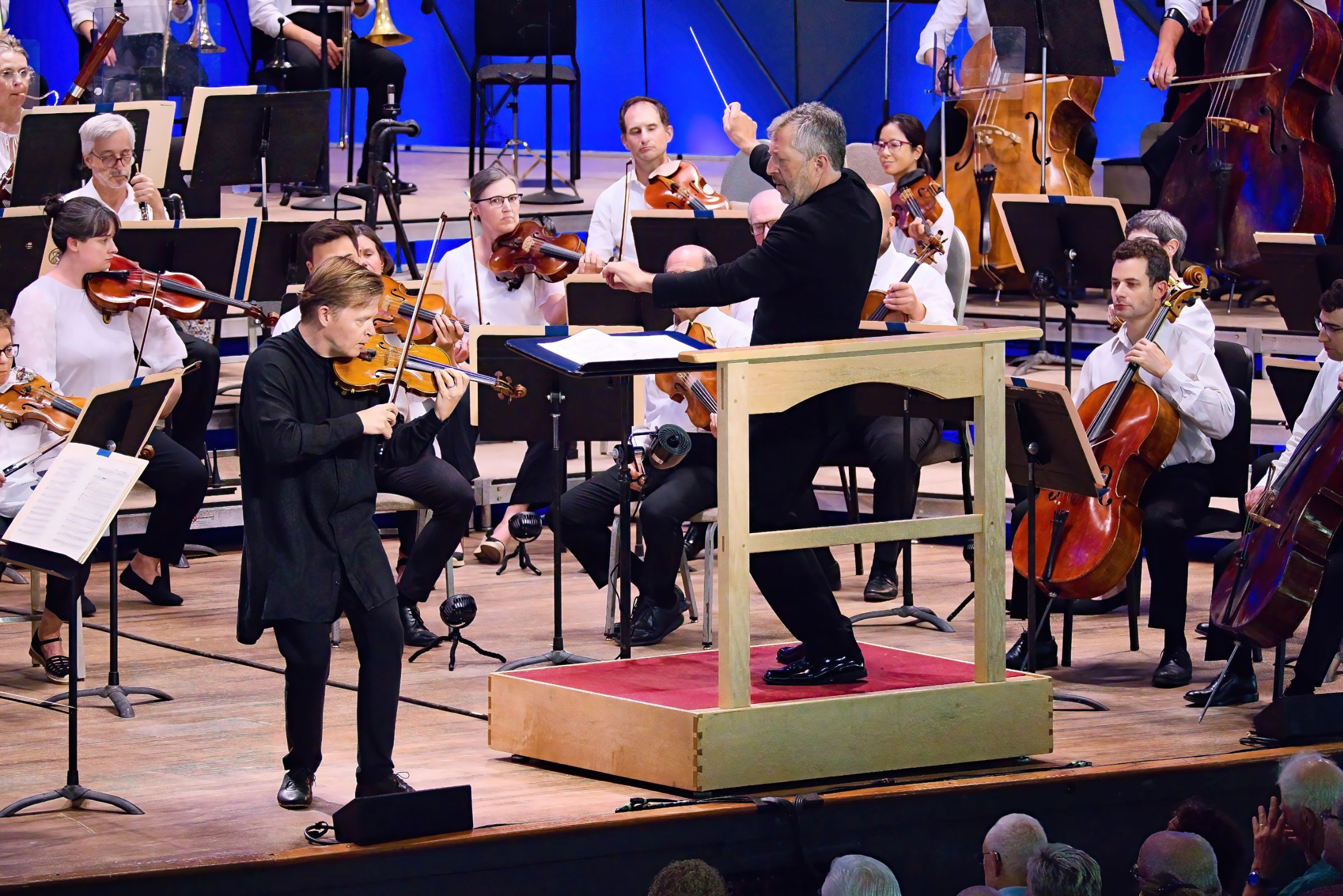 Pekka Kuusisto, Thomas Adès and the Boston Symphony Orchestra &copy; Hilary Scott, courtesy of the BSO