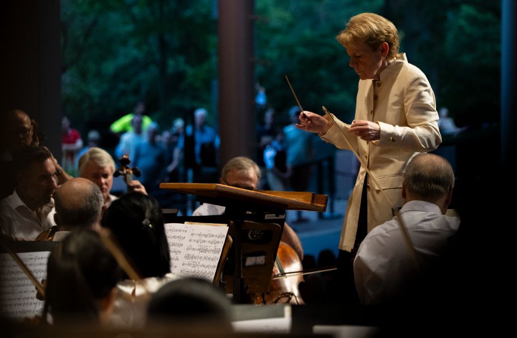 Marin Alsop conducts the Chicago Symphony Orchestra &copy; Tong Hao, courtesy of Ravinia Festival