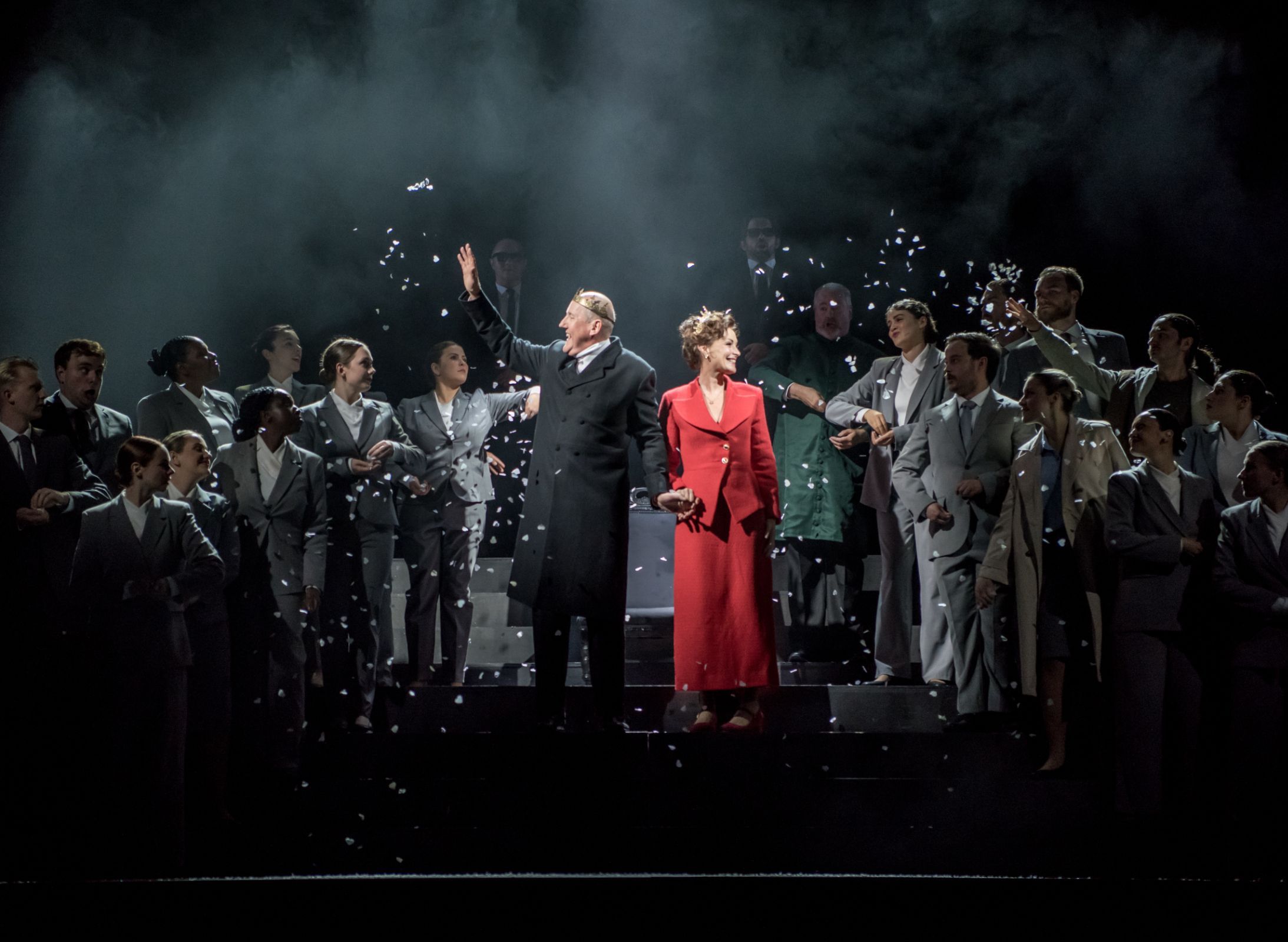 Alastair Miles (Claudius), Allison Cook (Gertrude) and the Buxton Festival Chorus &copy; Genevieve Girling