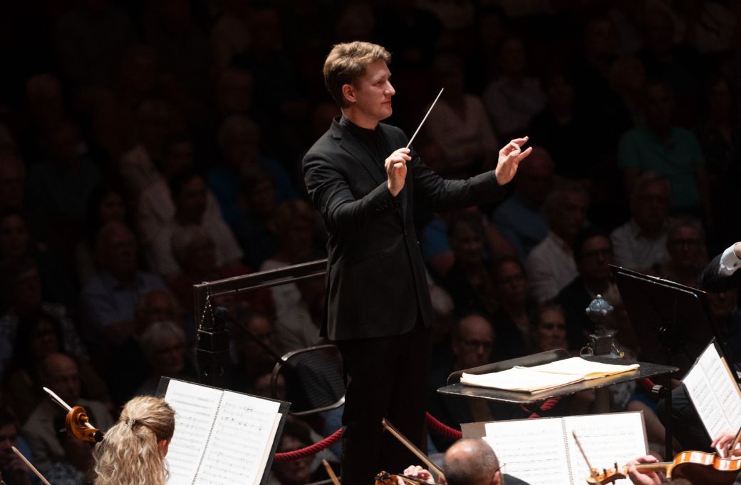 Joshua Weilerstein conducts the Orchestre National de Lille &copy; Ugo Ponte | ONL