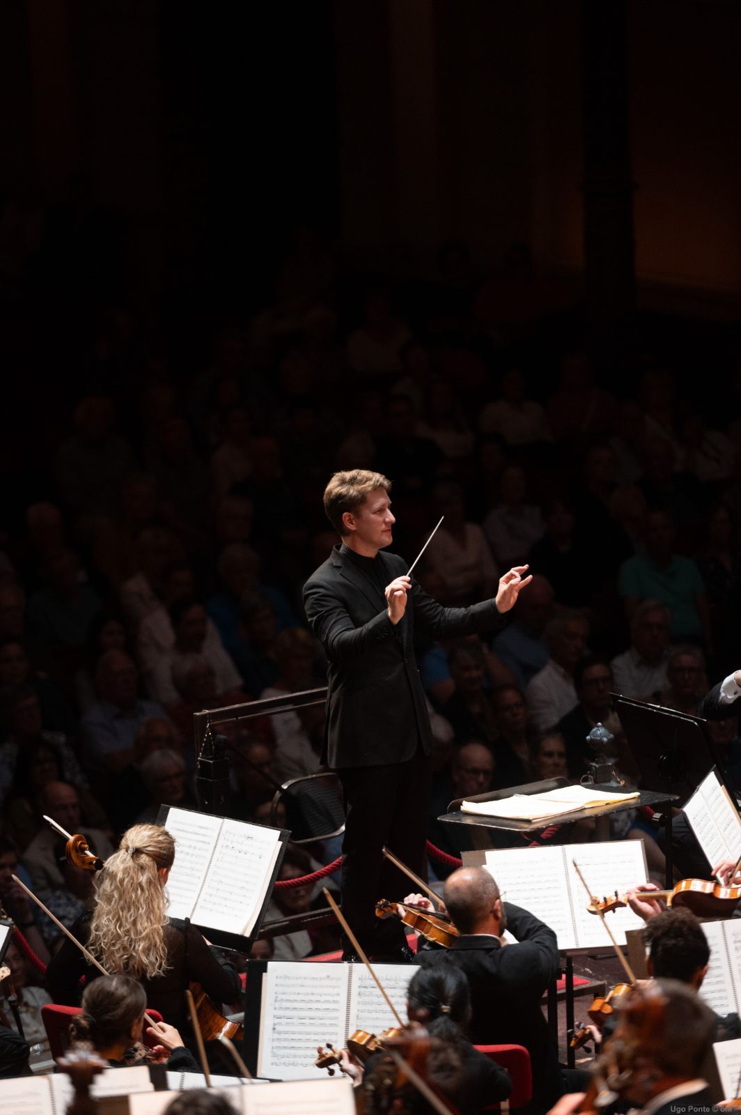 Joshua Weilerstein conducts the Orchestre National de Lille &copy; Ugo Ponte | ONL