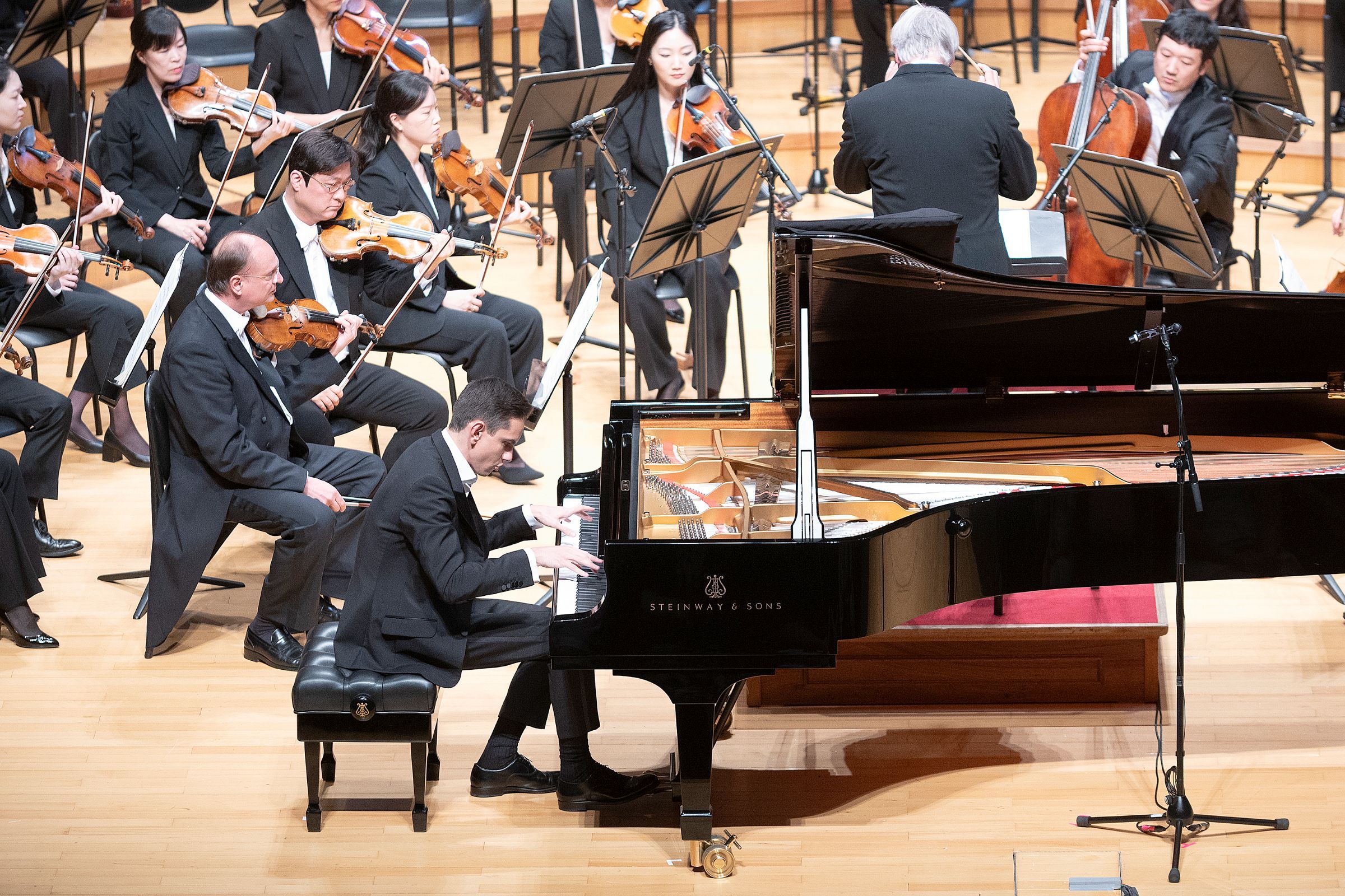 Dmitry Shishkin and the KBS Symphony Orchestra &copy; KBS Symphony Orchestra
