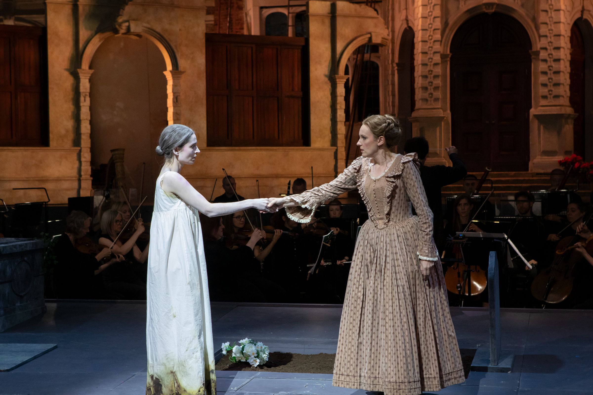 Tabitha Ryenolds (Ghost) and Jennifer France (Lucia) © Ali Wright