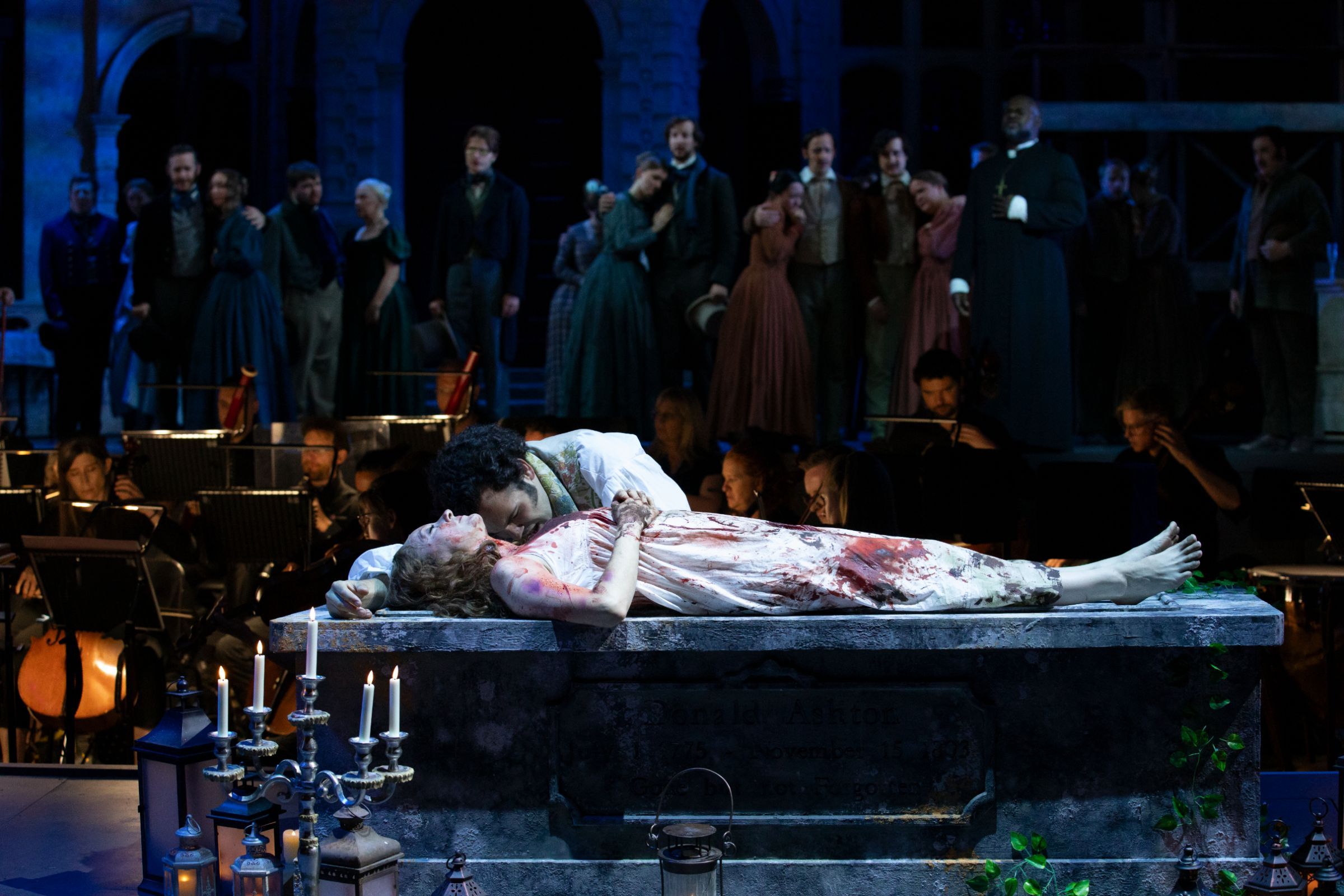 José de Eça (Edgardo) and Jennifer France (Lucia) © Ali Wright