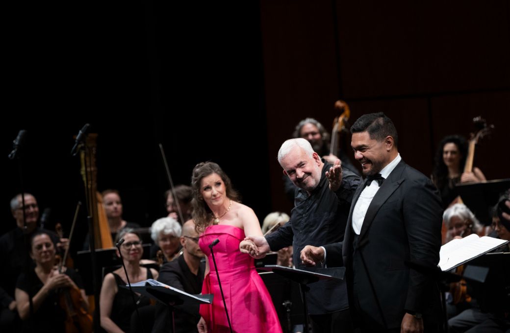 Elsa Benoit, Marc Minkowski et Pene Pati saluent le public aixois © Vincent Beaume