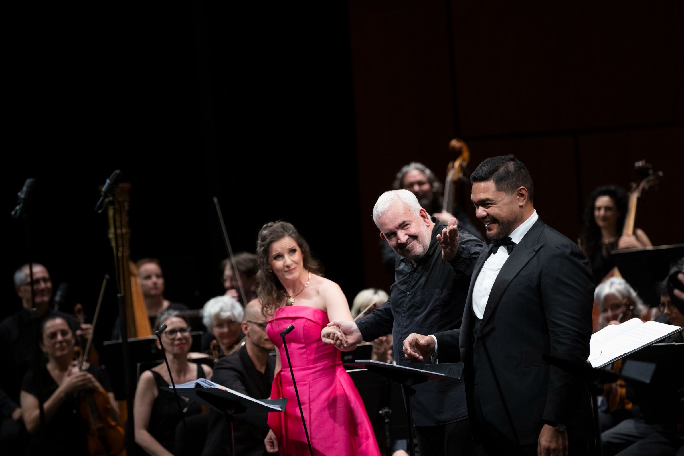 Elsa Benoit, Marc Minkowski et Pene Pati saluent le public aixois &copy; Vincent Beaume