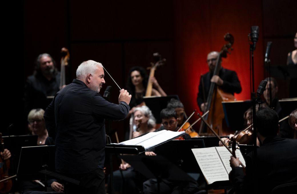 Marc Minkowski dirige ses Musiciens du Louvre &copy; Vincent Beaume
