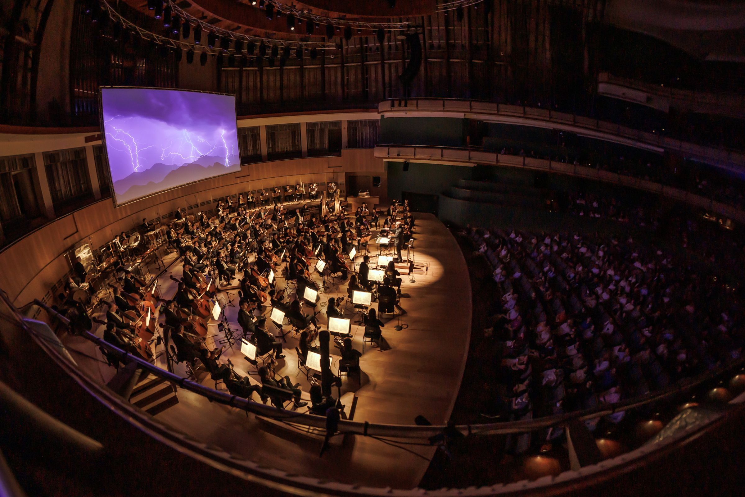 Hans Graf conducts the Singapore Symphony in <i>An Alpine Symphony In Images</i> &copy; Chris P Lim | Singapore Symphony Orchestra