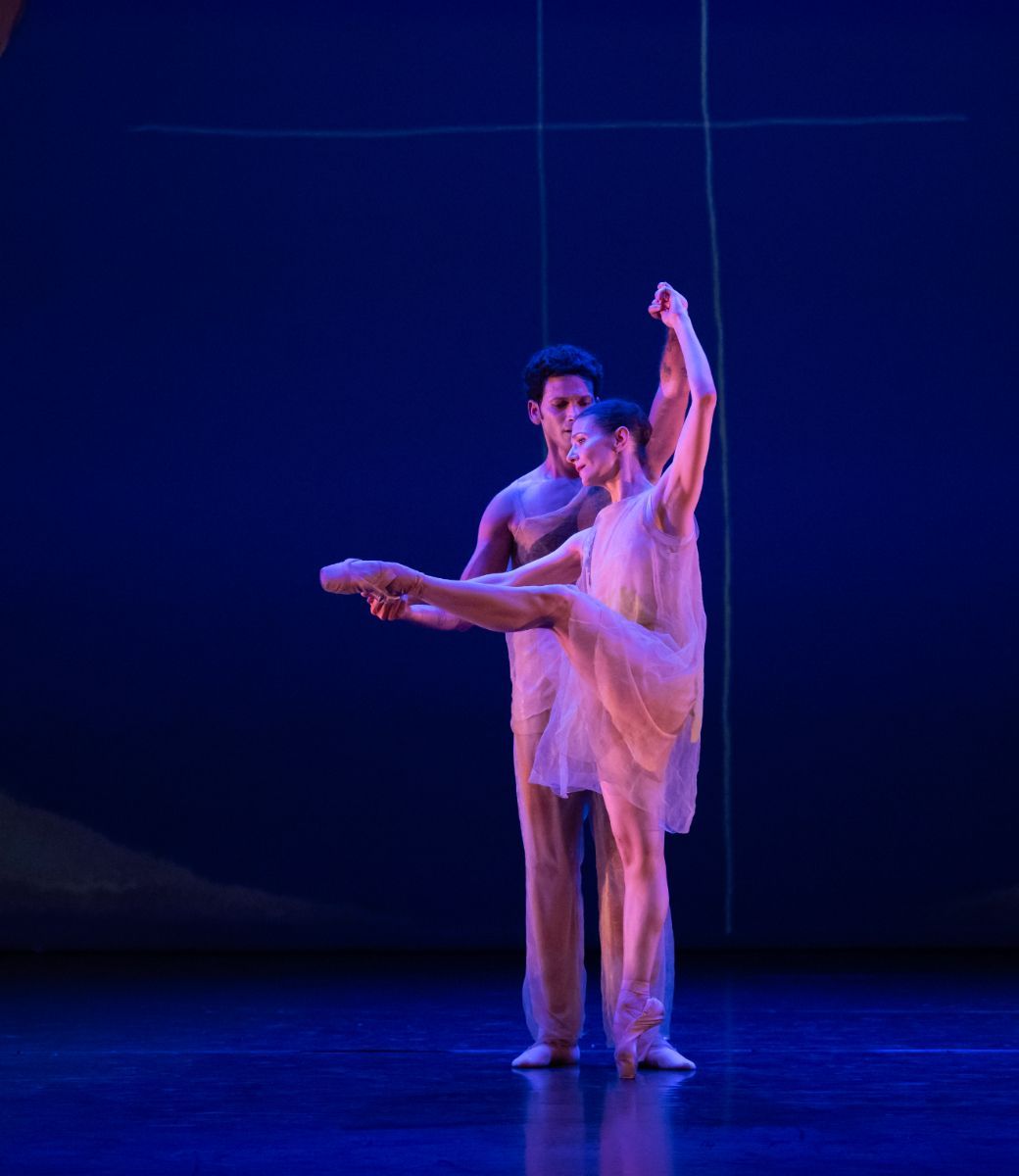 Alejandro Virelles and Alina Cojocaru in Alexei Ratmansky's <i>Pictures at an Exhibition</i> &copy; Photography by ASH