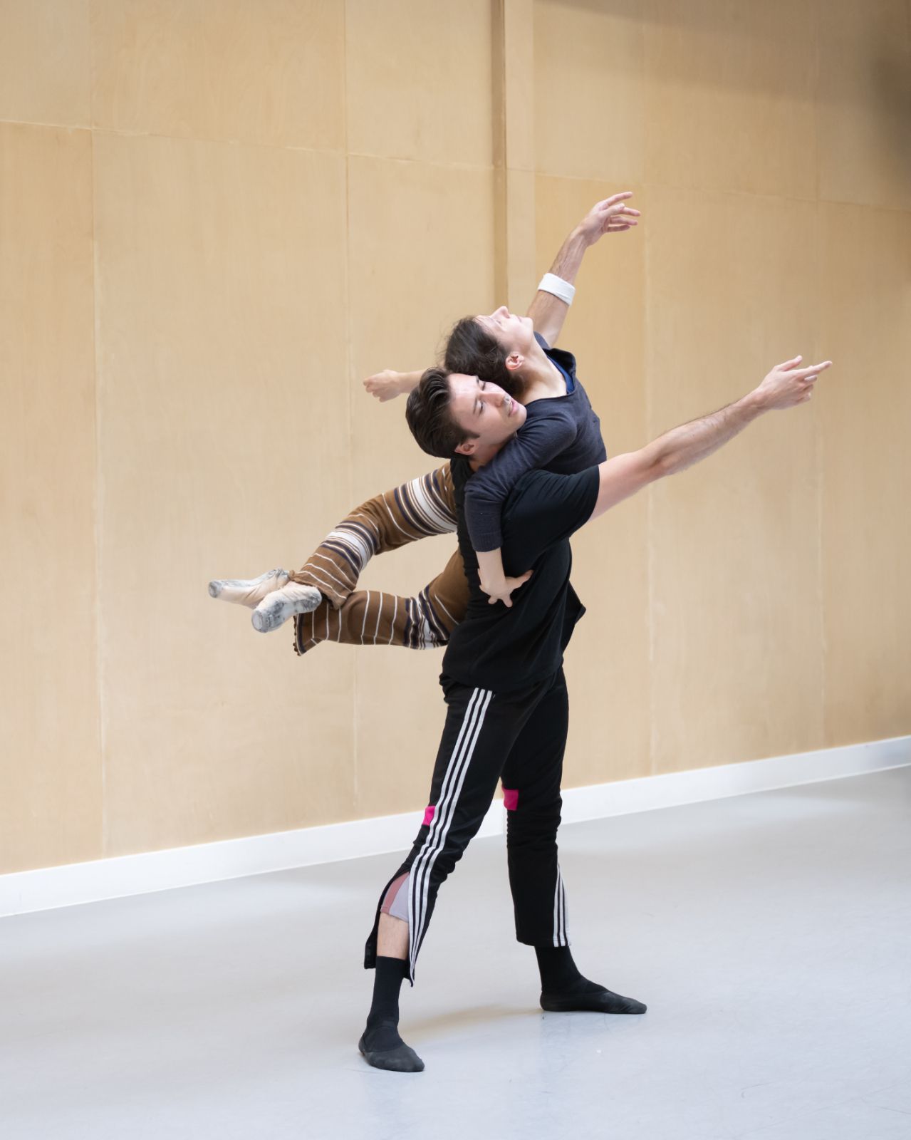 Joseph Taylor and Alina Cojocaru rehearsing Liam Scarlett's <i>Consolations &amp; Liebestraum</i> for LCB &copy; Photography by ASH