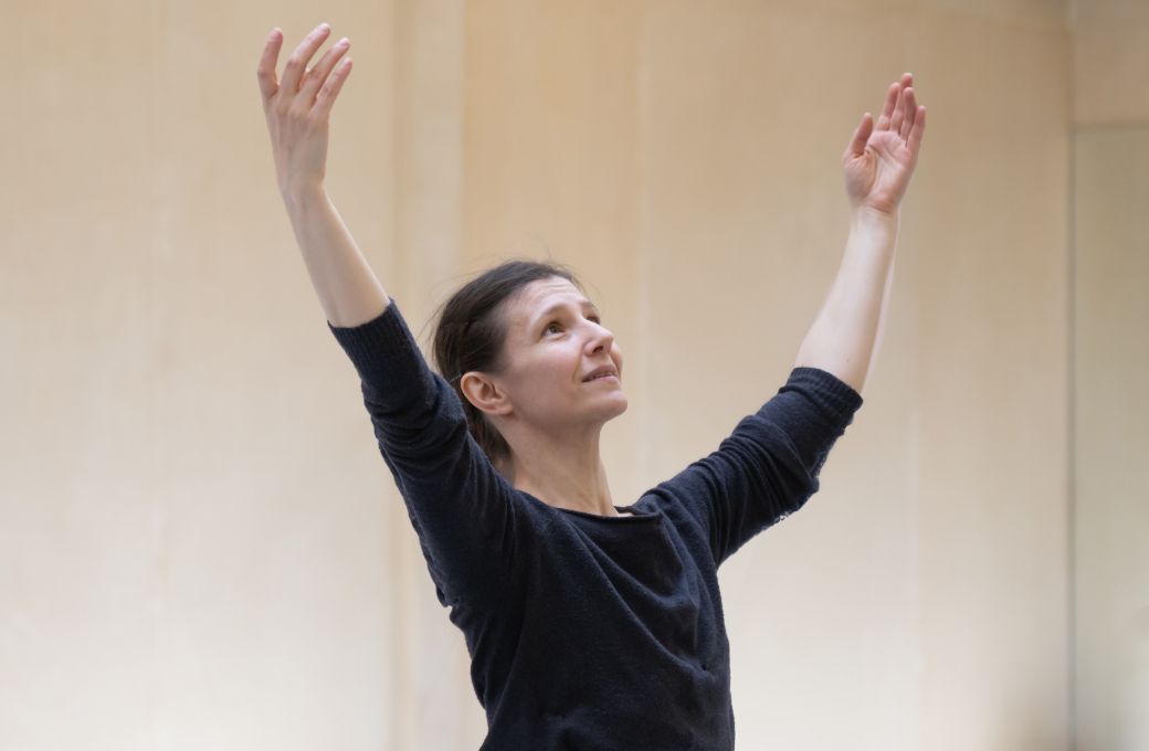 Alina Cojocaru rehearsing Liam Scarlett's <i>Consolations &amp; Liebestraum</i> for London City Ballet &copy; Photography by ASH
