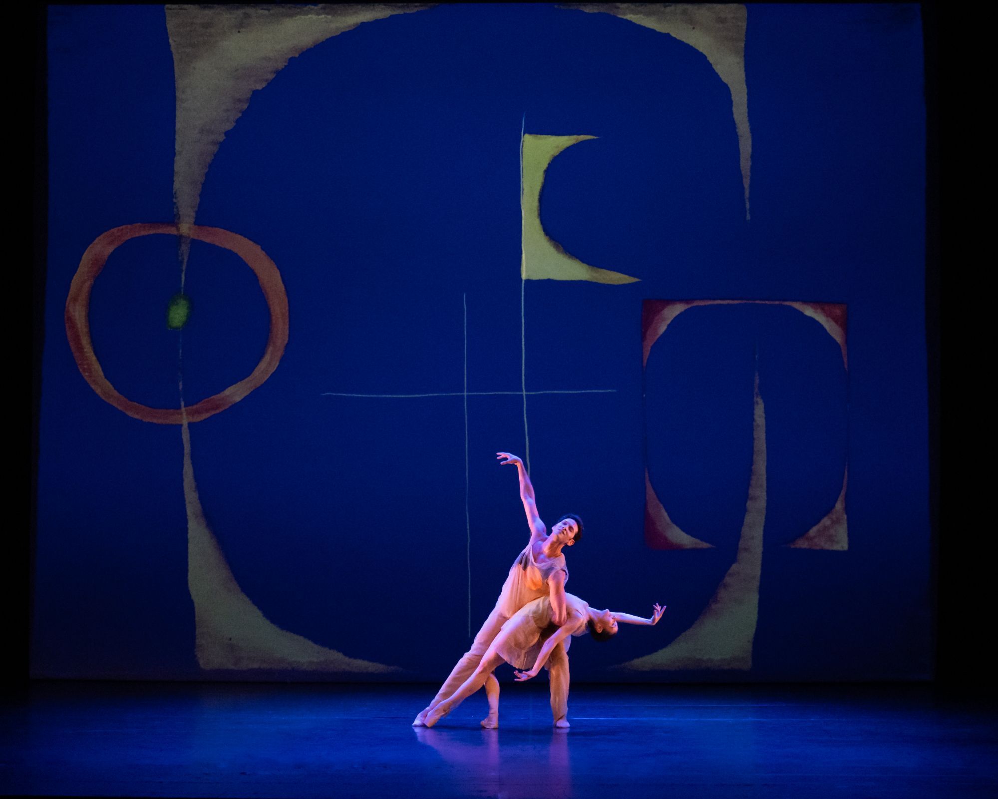 Alina Cojocaru and Alejandro Virelles in Alexei Ratmansky's <i>Pictures at an Exhibition</i> &copy; Photography by ASH