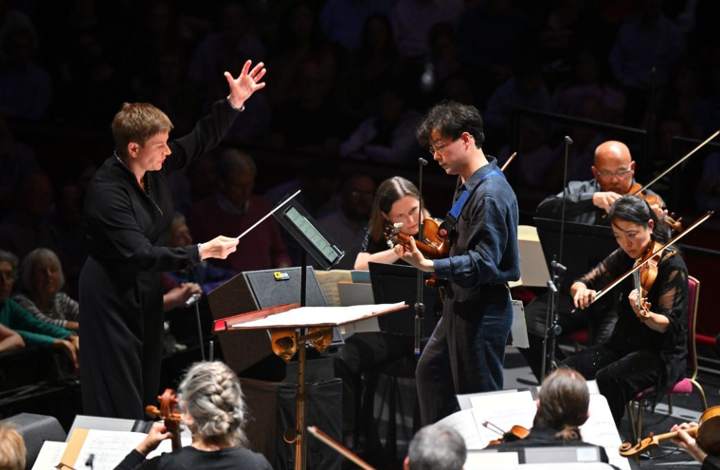 Anja Bihlmaier and Sean Shibe with the BBC Philharmonic Orchestra © BBC | Mark Allan