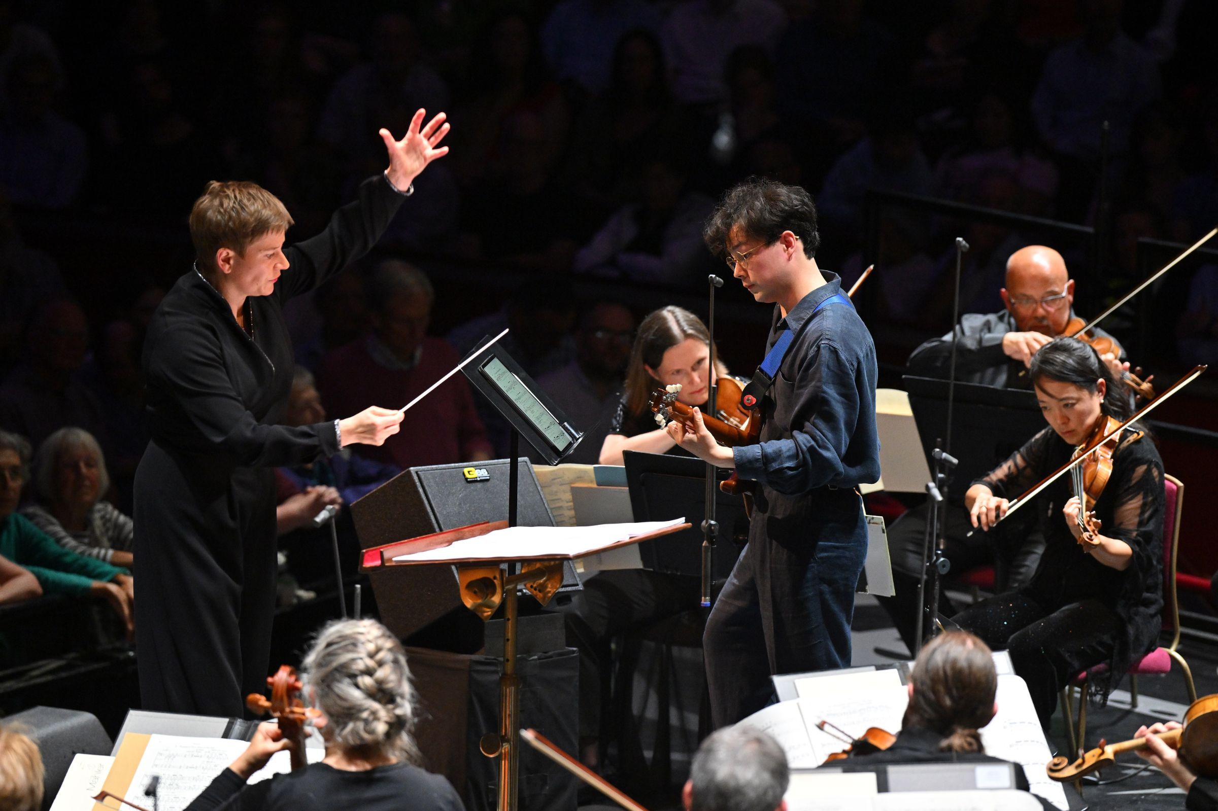 Anja Bihlmaier and Sean Shibe with the BBC Philharmonic Orchestra © BBC | Mark Allan