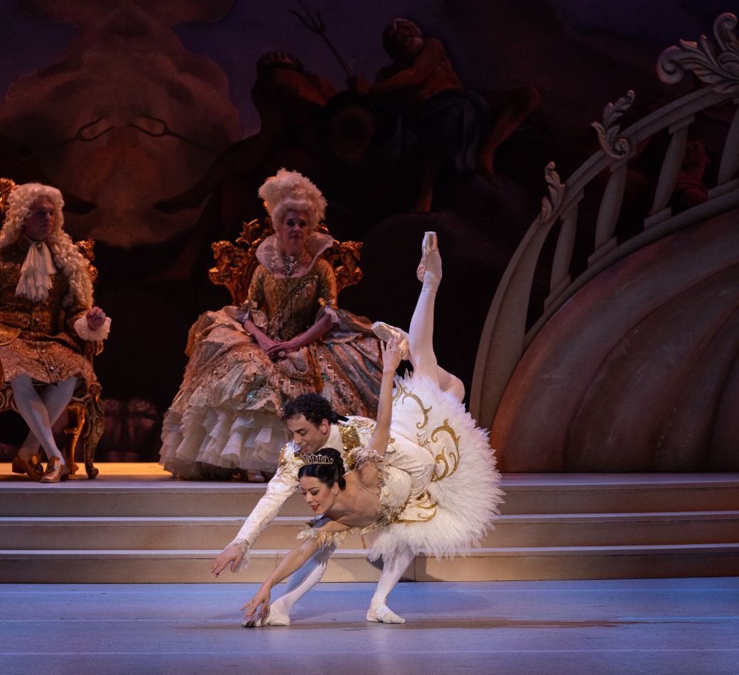 Jill Ogai as Princess Aurora and Marcos Morelli as Prince Desir&eacute; in <i>The Sleeping Beauty</i> &copy; Jonathan van der Knaap