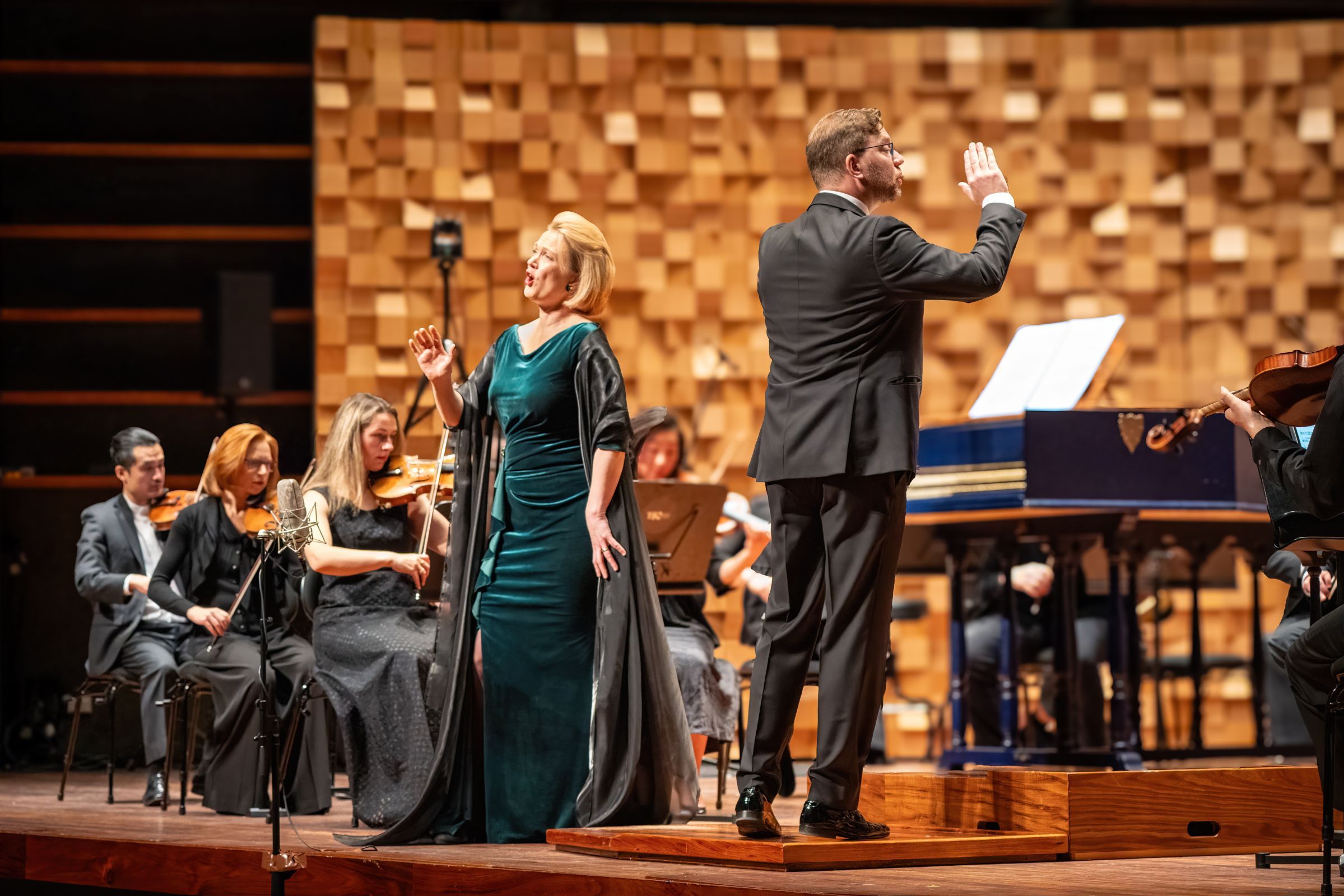 Caitlin Hulcup, Benjamin Bayl and the Tasmanian Symphony Orchestra &copy; Sam Bell