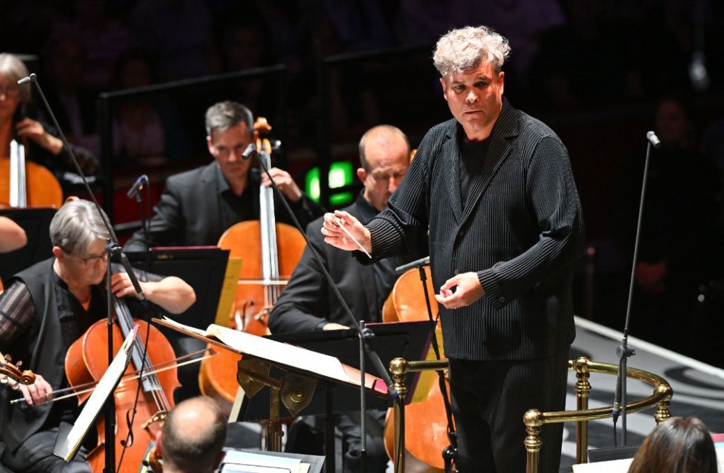 Ryan Wigglesworth conducts the BBC Scottish Symphony Orchestra © BBC | Mark Allan