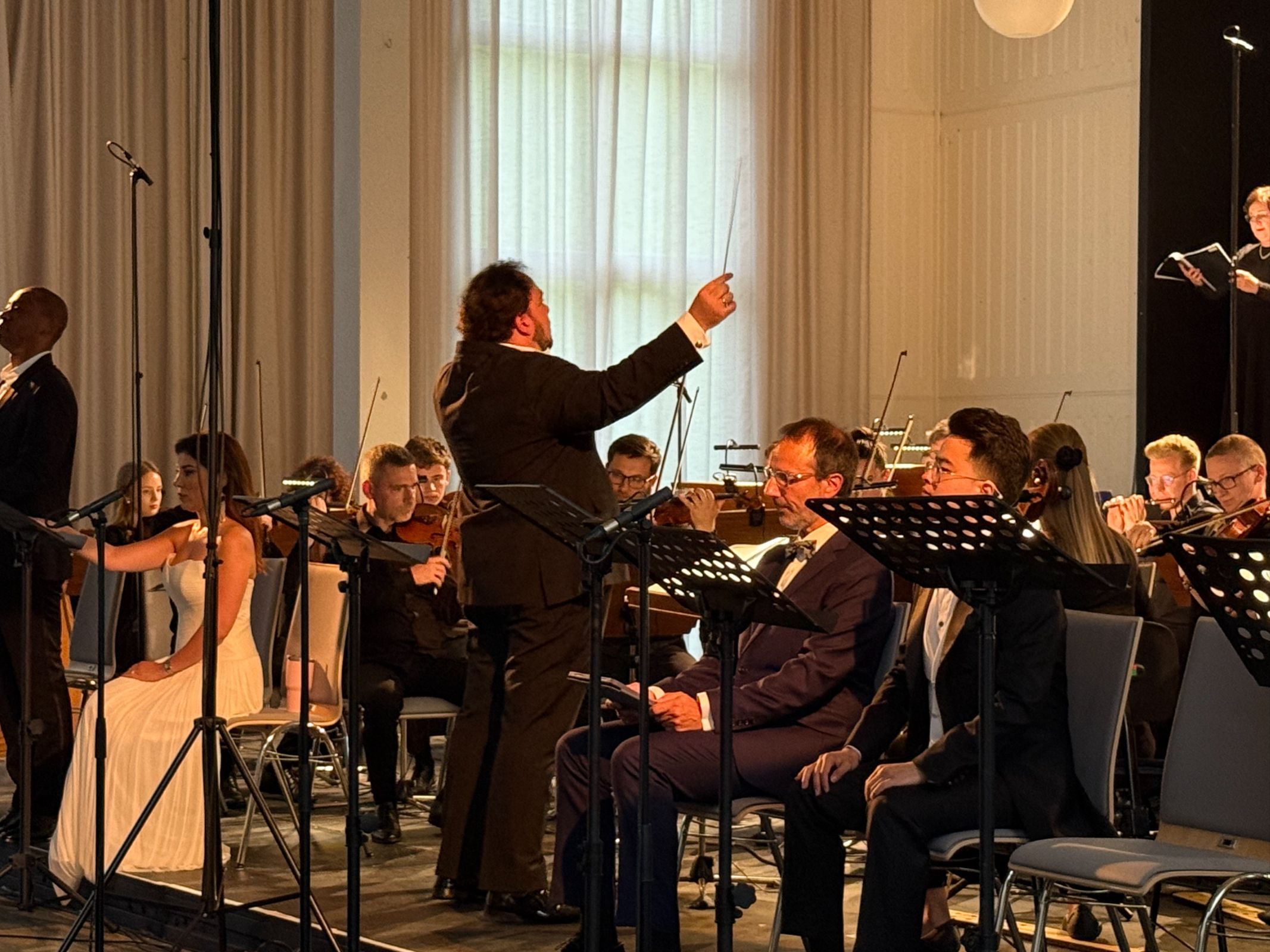 José Miguel Pérez-Sierra conducts <i>Pierre de Médicis</i> © Magdalena Kiwior