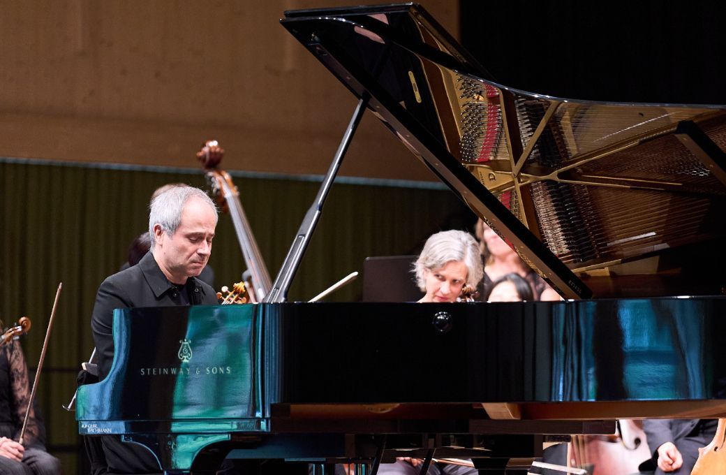 Piotr Anderszewski and the Munich Chamber Orchestra © Benno Hunziker